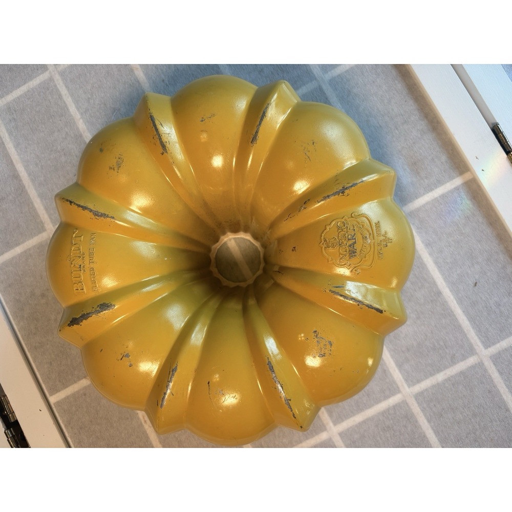 Vintage Nordic Ware Bundt Fluted Tube Pan 12 Cup Heavy Cast Aluminum USA